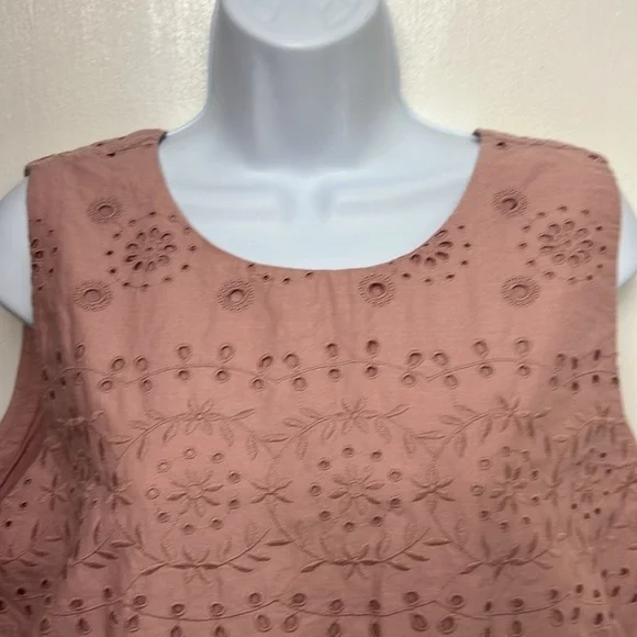 146. Loft, Mauve colored eyelet sleeveless shirt, fully lined, reversible?? XL - Picture 3 of 9